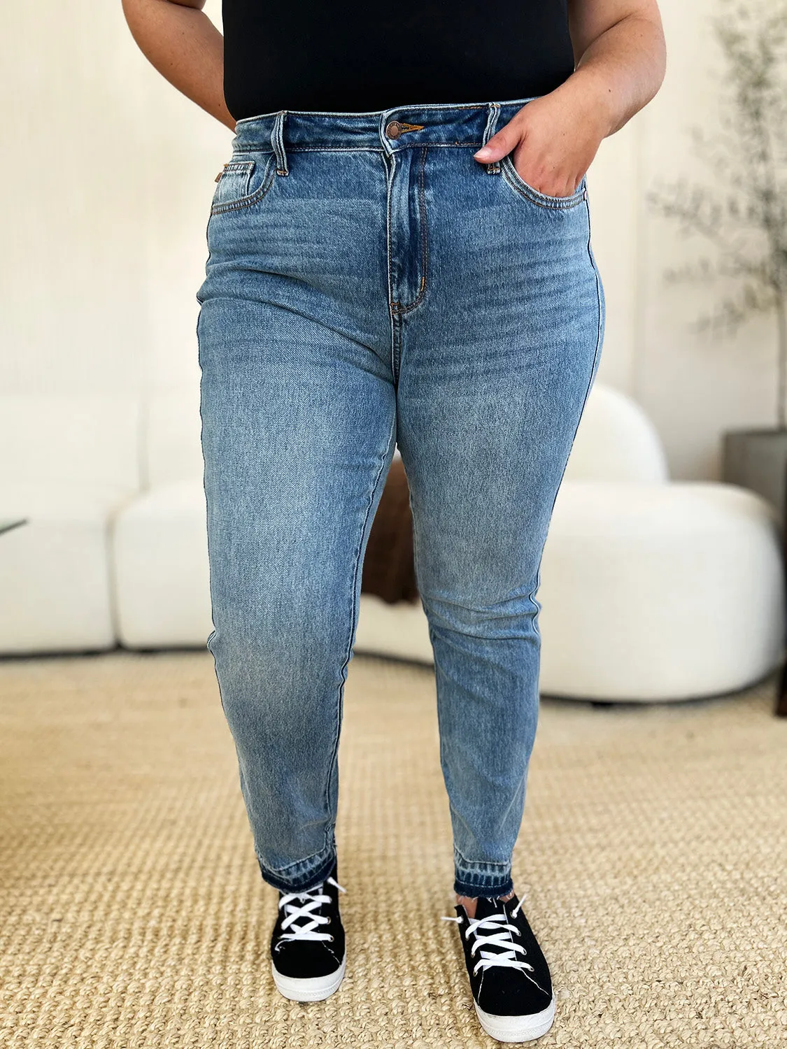 Judy Blue Mid Rise Rigid Magic Release Hem Jeans [Online Exclusive]