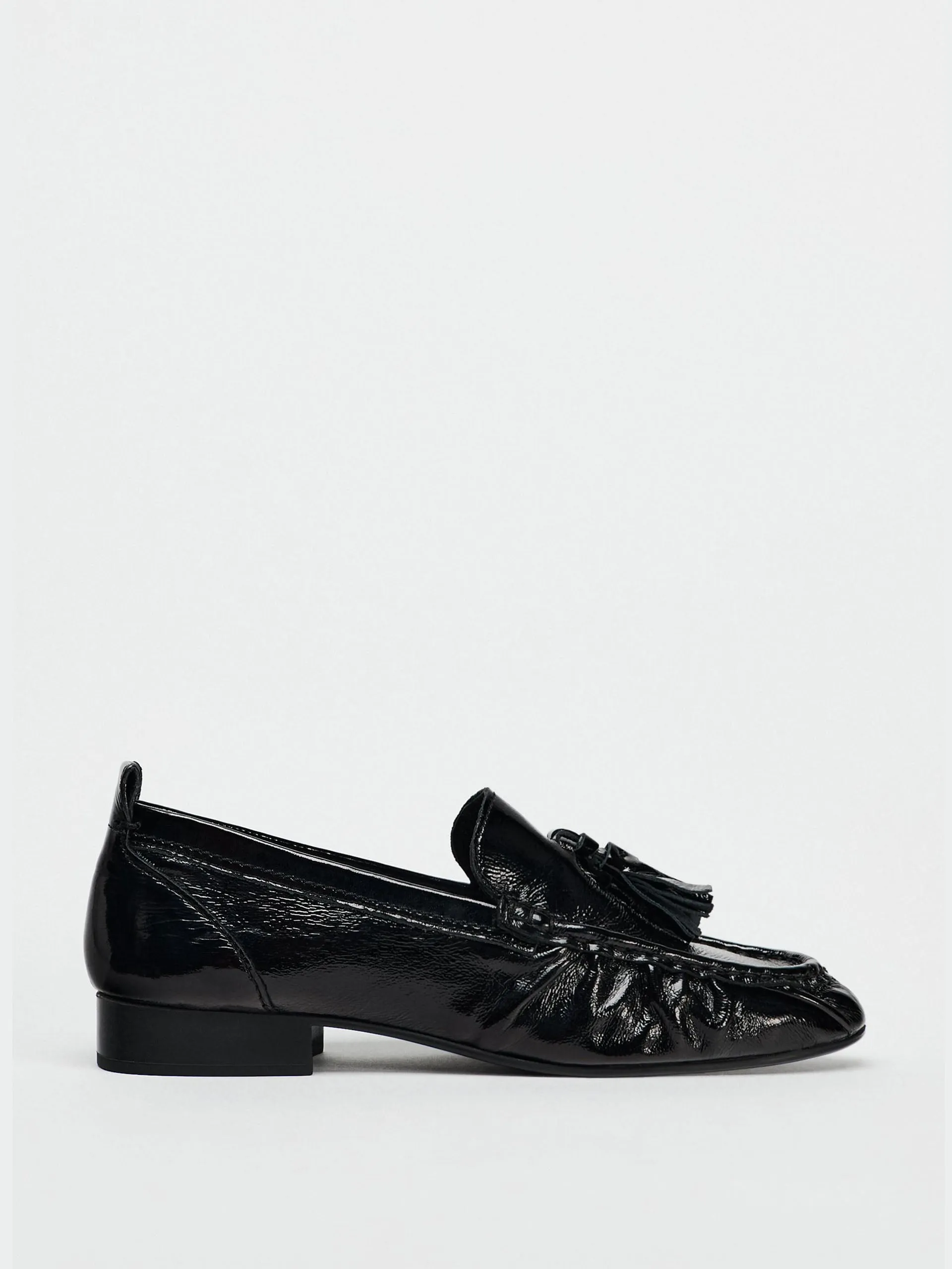 Leather loafers with tassels