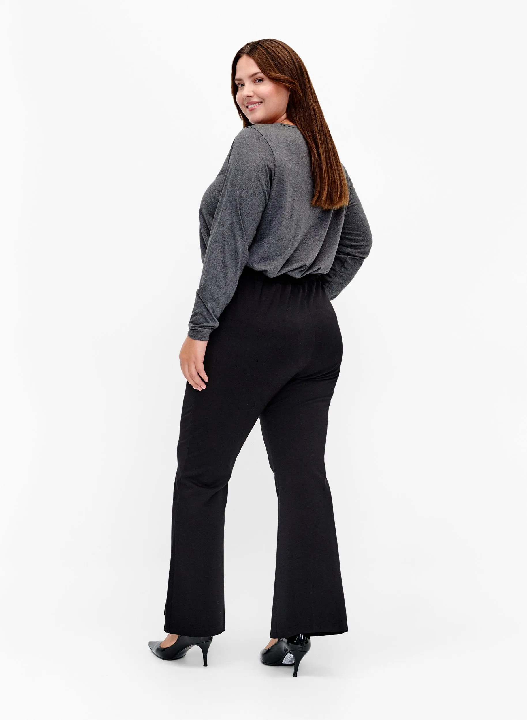 Zizzi Maddie Bootcut Pants in Black